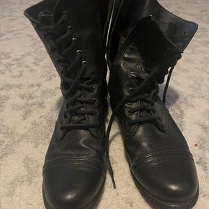 Steve Madden combat boots 9.5
